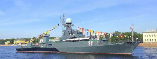 Большая водная прогулка - смотр парада военных кораблей