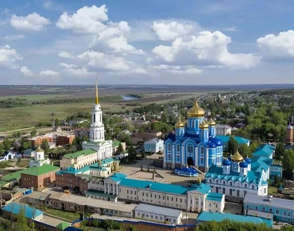 В Рождество-Богородицкий монастырь и усадьбу Скорняково-Архангельское (на вашем авто)