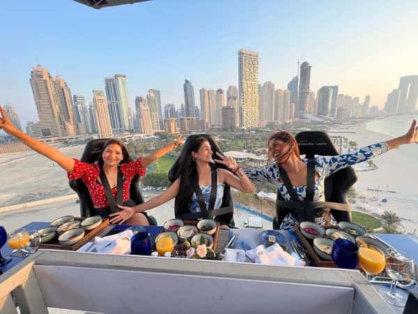 Над небоскребами Дубая: обед на высоте