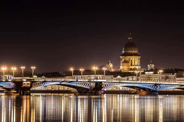 Сияние ночного Петербурга