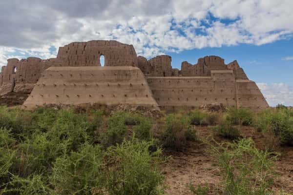 Через пустыни - к древним крепостям Хорезма