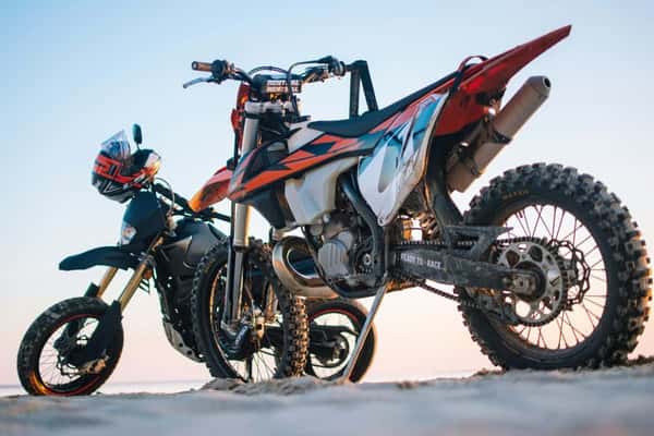 Пустынное приключение на горном мотоцикле