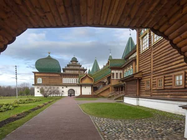 В гостях у царя Алексея Михайловича в Коломенском