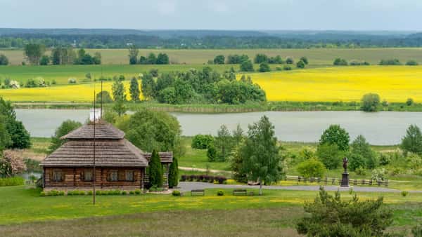 Замки в Коссово и Ружанах