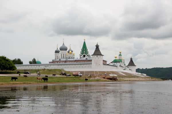 На теплоходе в Макарьево из Н. Новгорода с развлекательной программой