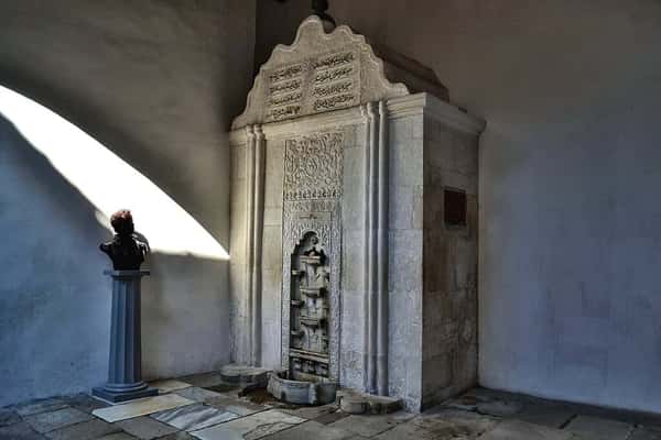 Бахчисарай: Ханский дворец и пещерные города