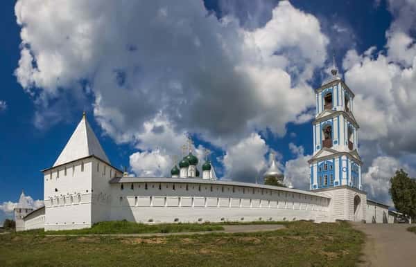 Два монастыря и святой источник города Залесья