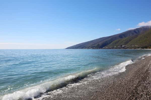Отдых у моря и достопримечательности Абхазии