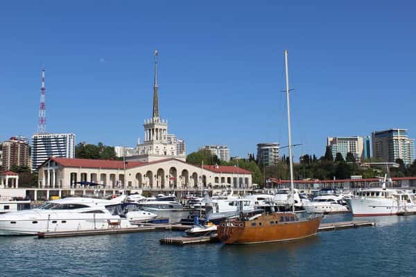 Рыбалка на тримаране или яхте в Центральном Сочи