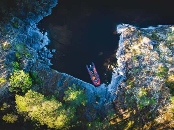 Экскурсия по Ладожским шхерам на моторной лодке