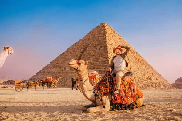 Пирамиды Гизы на закате и катание на верблюдах
