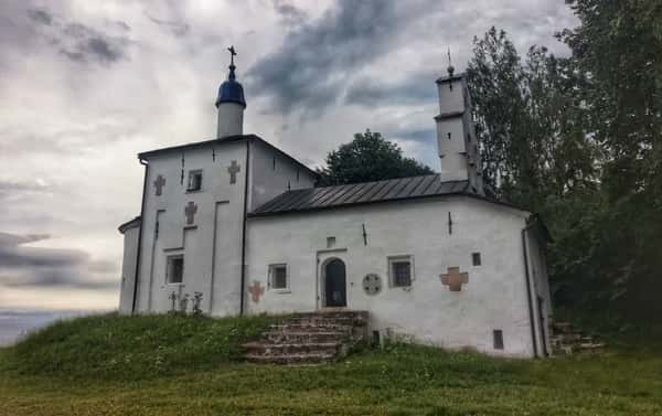 Крепости Псковской земли: Изборск и Псково-Печёрский монастырь
