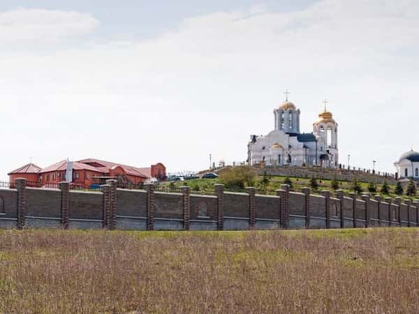 Два монастыря