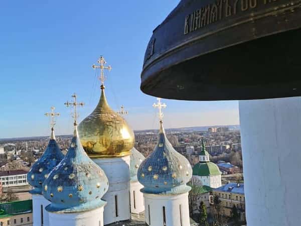 Троицкая Лавра - главный монастырь в России