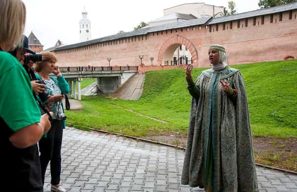 Экскурсия по Новгородскому Кремлю со средневековым гидом