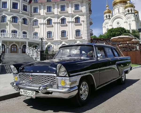 По Хабаровску - на ретроавтомобиле