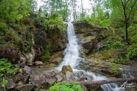 Бердские скалы, два водопада и озеро Карпысак