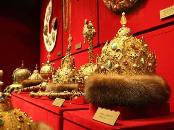 Оружейная палата снаружи и внутри