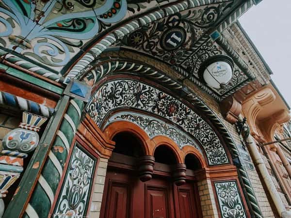 Ускользающий мир петербургских дворов и парадных