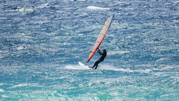 Виндсерфинг, как один из вариантов активного отдыха на Мале, Мальдивы