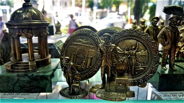 Сувениры с достопримечательностями Пятигорска