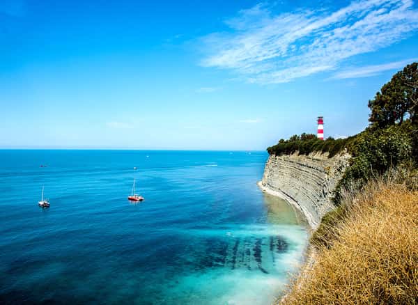 Совершите морскую прогулку на яхте