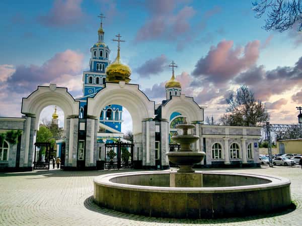 Собор со стороны главного входа