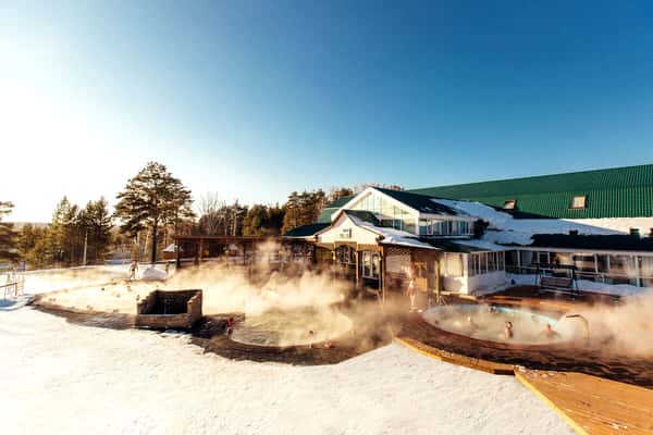 Загороный клуб «Аван» с природными горячими источниками