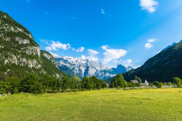 Совершите поход по албанским Альпам в национальном парке Вальбона