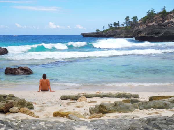 Секретный пляж Нуса Ченинган