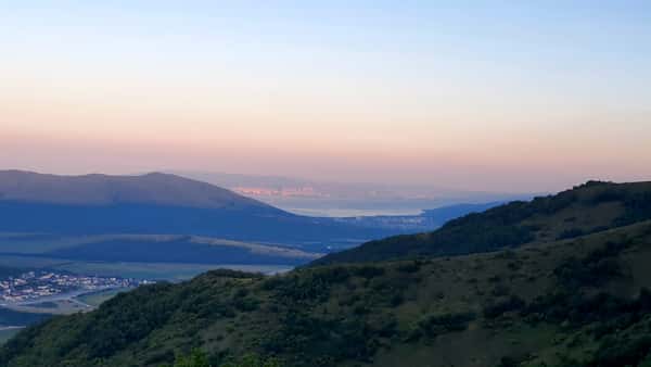 Полюбуйтесь пейзажами ближайших горных вершин