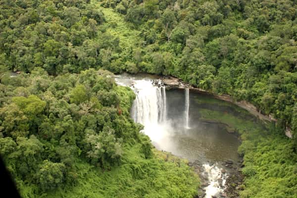 Водопад в Кармадон горах, Камбоджа