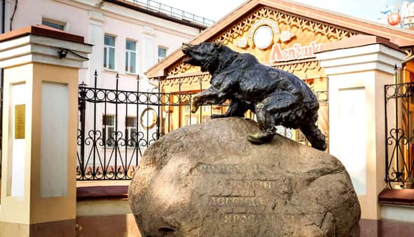 Скульптура "Бронзовый медведь"