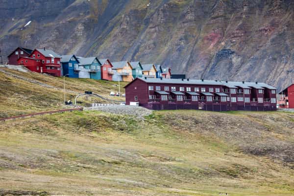 Живописный вид на Лонгхарбьен (остров Шпицберген)