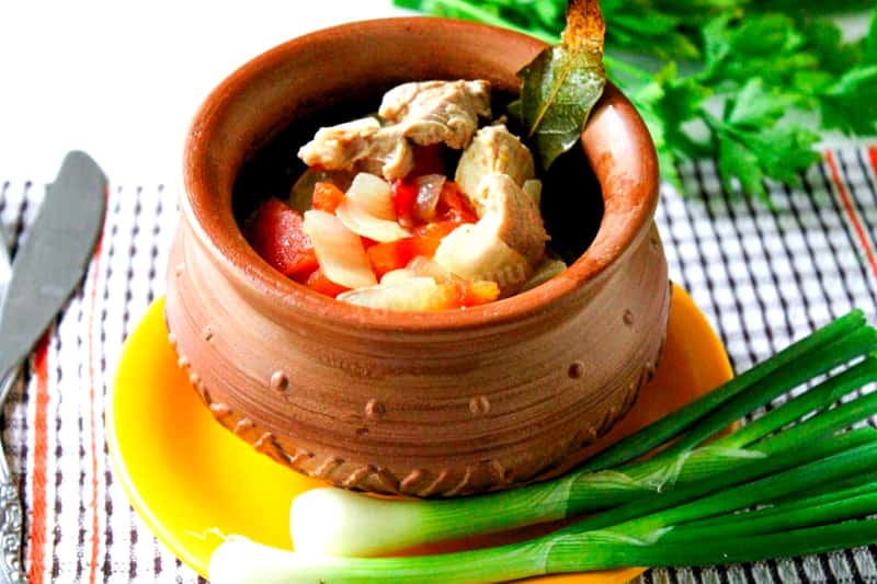 Мясо в горшочках