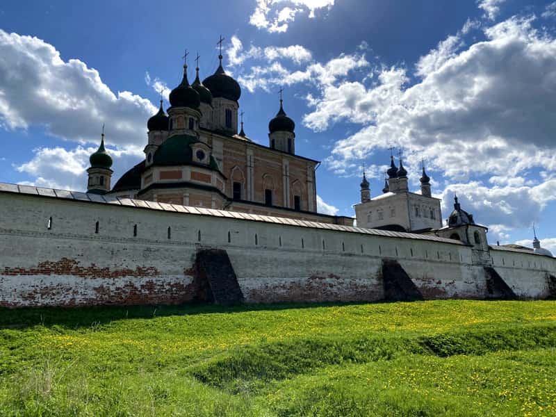 Стены Переславского кремля